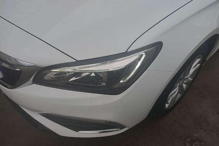 Used Buick Verano 2018 Sedan 20T Dual-Clutch Elite Model Left Front Headlight