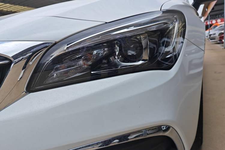 Used Buick Verano 2018 Sedan 20T Dual-Clutch Leading Model Left Front Headlight