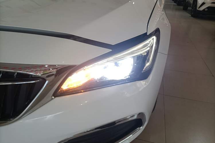 Used Buick Verano 2018 Sedan 15S Automatic Leading Model Left Front Headlight