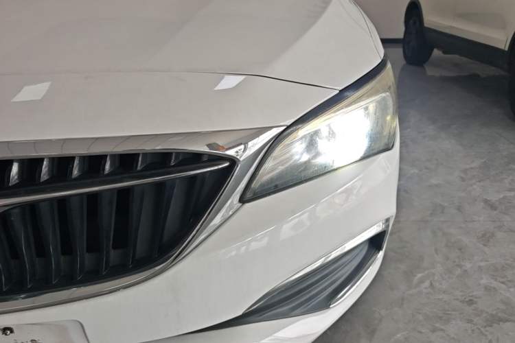 Used Buick Verano 2018 Sedan 15S Automatic Leading Model Left Front Headlight