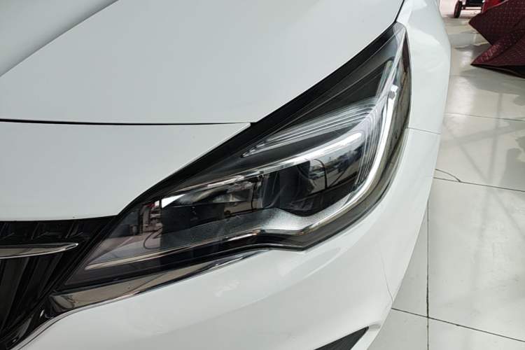 Used Buick Verano 2018 Hatchback 15S Automatic Ambition Model Left Front Headlight