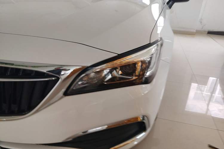 Used Buick Verano 2018 Sedan 15S Automatic Leading Model Left Front Headlight