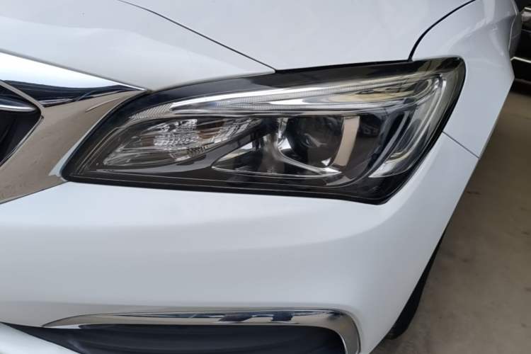 Used Buick Verano 2018 Sedan 15S Automatic Leading Model Left Front Headlight