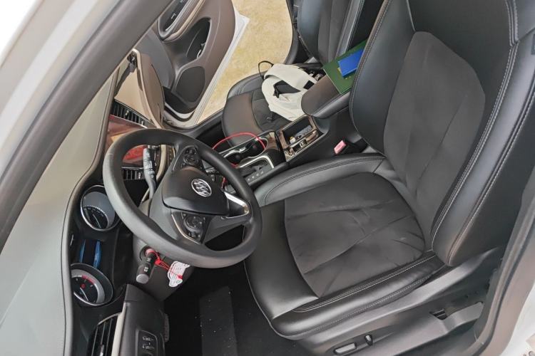 Used Buick Verano 2018 Sedan 20T Dual-Clutch Luxury Model Left Front Seat