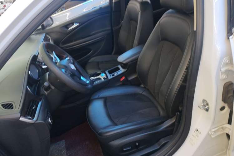 Used Buick Verano 2018 Sedan 20T Dual-Clutch Elite Model Left Front Seat