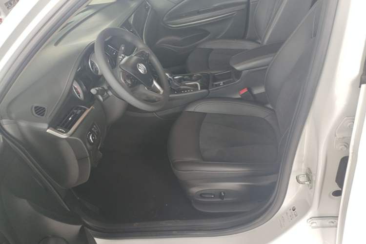 Used Buick Verano 2018 Sedan 20T Dual-Clutch Luxury Model Left Front Seat
