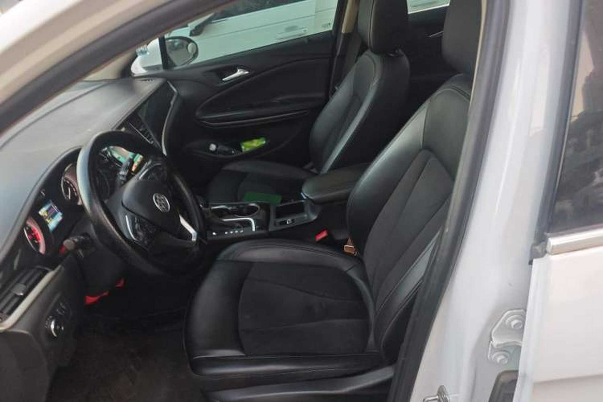 Used Buick Verano 2018 Sedan 20T Dual-Clutch Luxury Model Left Front Seat