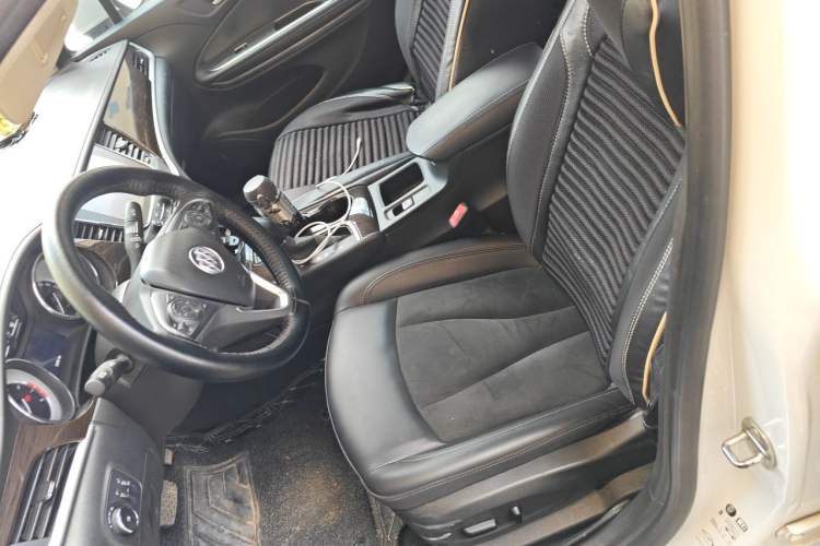 Used Buick Verano 2018 Sedan 20T Dual-Clutch Elite Model Left Front Seat