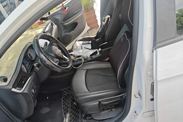 Used Buick Verano 2018 Sedan 20T Dual-Clutch Leading Model Left Front Seat