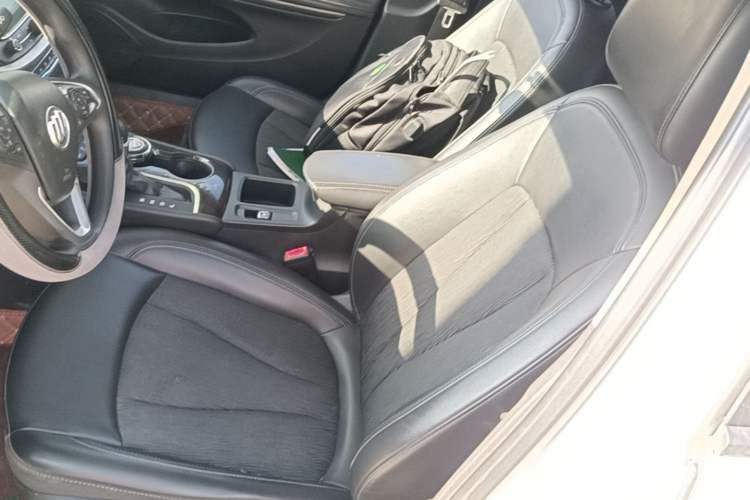Used Buick Verano 2018 Sedan 20T Dual-Clutch Leading Model Left Front Seat