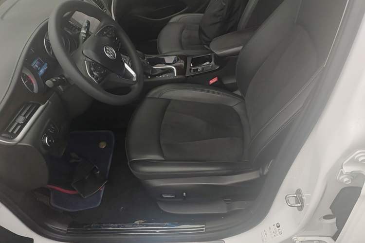 Used Buick Verano 2018 Sedan 20T Dual-Clutch Elite Model Left Front Seat