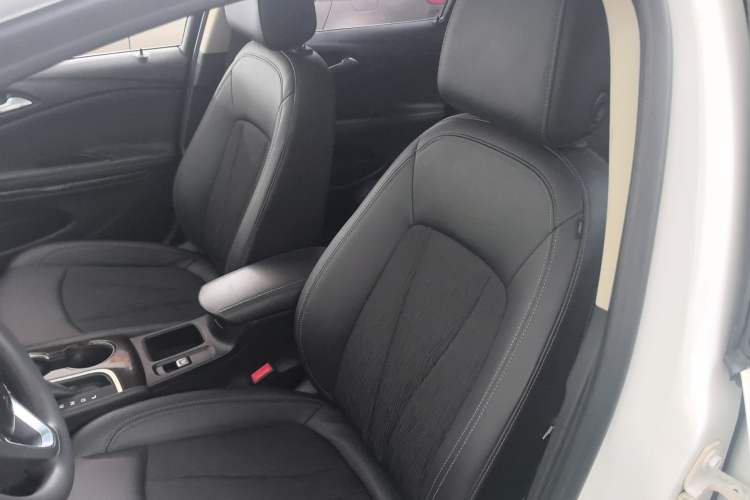 Used Buick Verano 2018 Sedan 20T Dual-Clutch Leading Model Left Front Seat