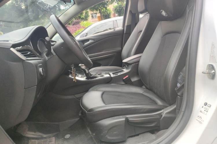 Used Buick Verano 2018 Sedan 20T Dual-Clutch Leading Model Left Front Seat