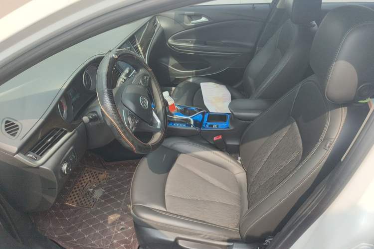 Used Buick Verano 2018 Sedan 20T Dual-Clutch Leading Model Left Front Seat