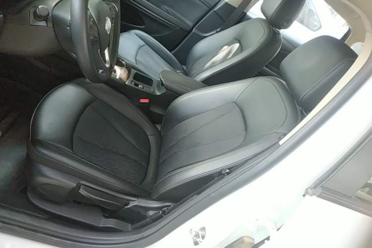 Used Buick Verano 2018 Sedan 20T Dual-Clutch Leading Model Left Front Seat