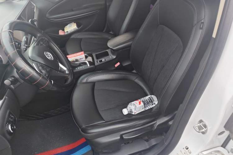 Used Buick Verano 2018 Sedan 20T Dual-Clutch Leading Model Left Front Seat