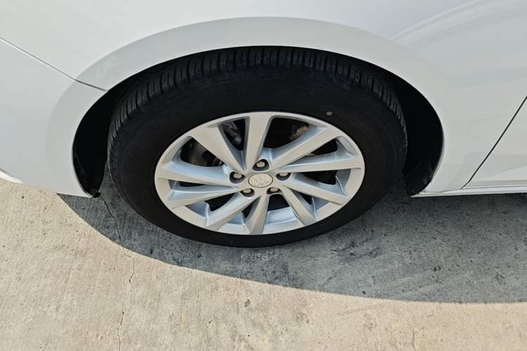Used Buick Verano 2018 Sedan 15S Automatic Leading Model Left Front Wheel Hub