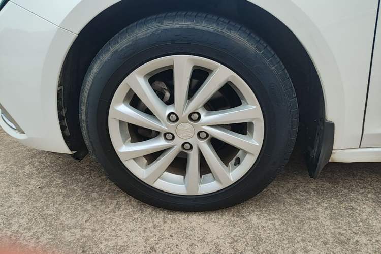 Used Buick Verano 2018 Sedan 15S Automatic Entry Model Left Front Wheel Hub