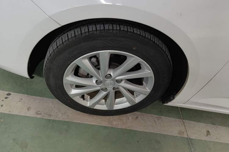 Used Buick Verano 2018 Sedan 15S Automatic Leading Model Left Front Wheel Hub