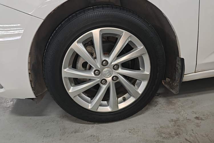 Used Buick Verano 2018 Sedan 15S Automatic Leading Model Left Front Wheel Hub