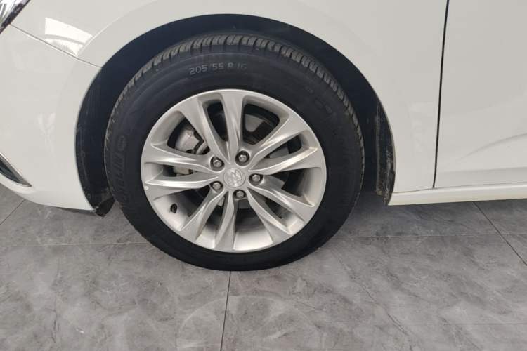 Used Buick Verano 2018 Sedan 20T Dual-Clutch Luxury Model Left Front Wheel Hub