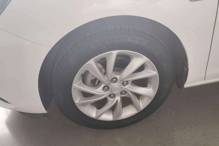 Used Buick Verano 2018 Hatchback 15S Automatic Leading Model Left Front Wheel Hub