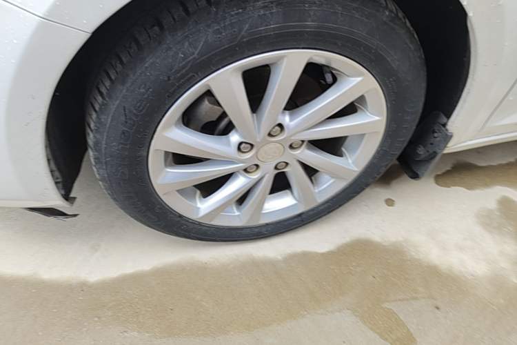 Used Buick Verano 2018 Sedan 15S Automatic Leading Model Left Front Wheel Hub