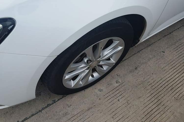 Used Buick Verano 2018 Sedan 20T Dual-Clutch Elite Model Left Front Wheel Hub