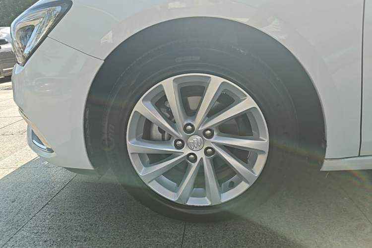 Used Buick Verano 2018 Sedan 15S Automatic Leading Model Left Front Wheel Hub