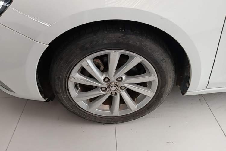 Used Buick Verano 2018 Sedan 15S Automatic Entry Model Left Front Wheel Hub