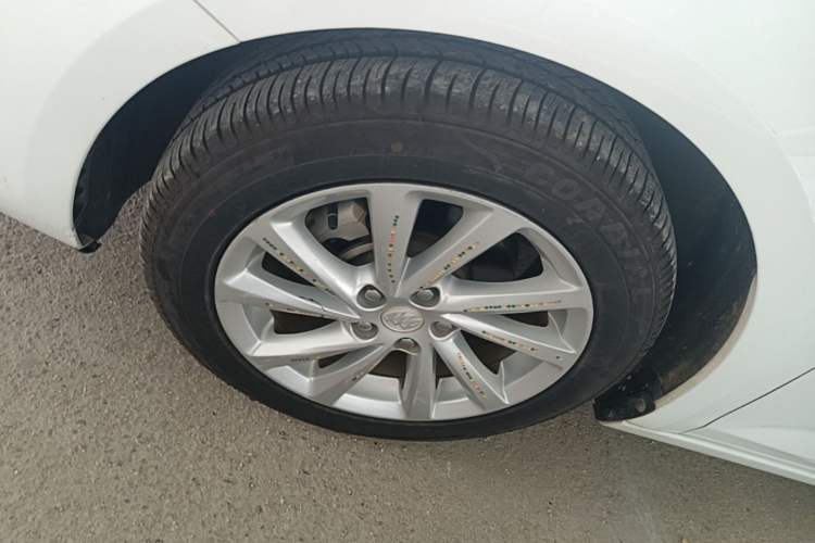 Used Buick Verano 2018 Sedan 15S Automatic Entry Model Left Front Wheel Hub