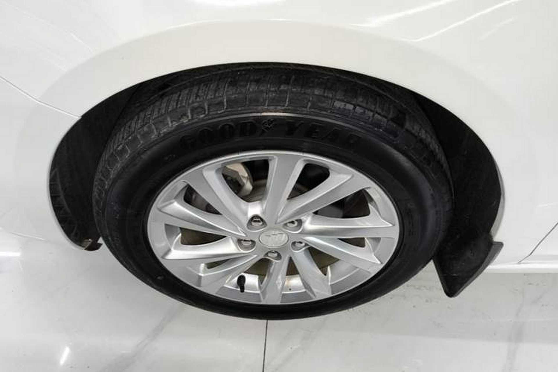 Used Buick Verano 2018 Sedan 15S Automatic Leading Model Left Front Wheel Hub