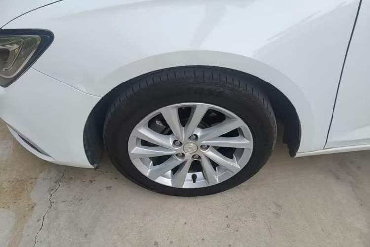Used Buick Verano 2018 Sedan 15S Automatic Leading Model Left Front Wheel Hub