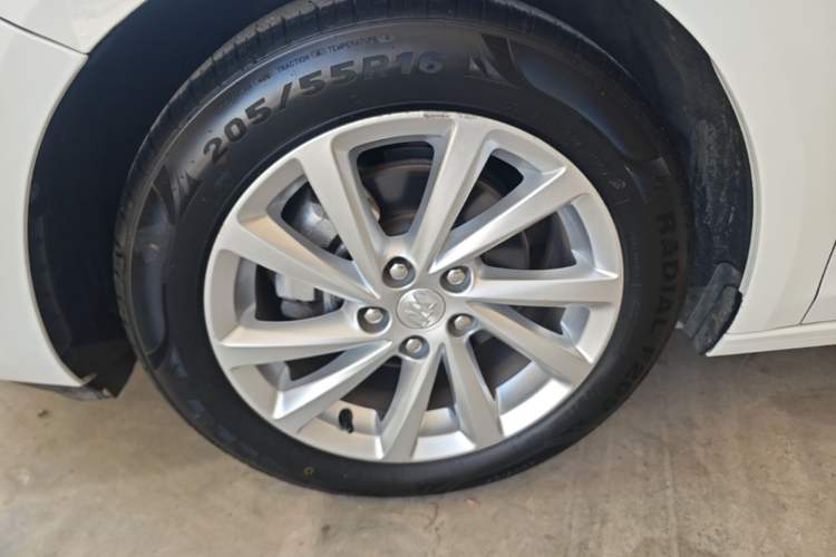Used Buick Verano 2018 Sedan 15S Automatic Leading Model Left Front Wheel Hub
