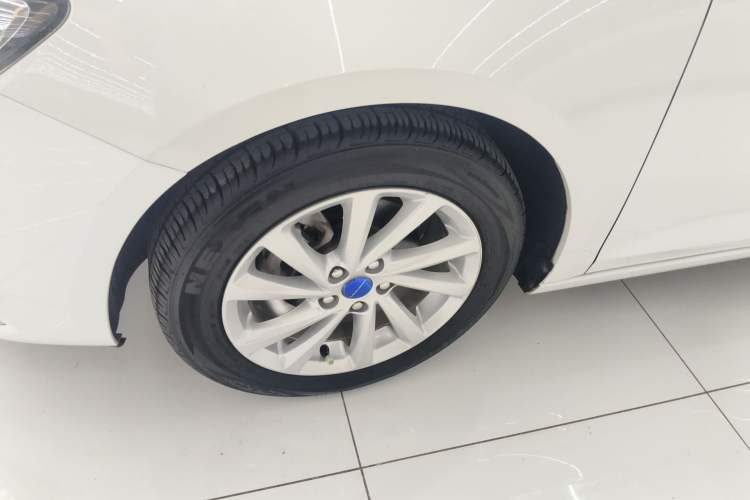 Used Buick Verano 2018 Sedan 15S Automatic Leading Model Left Front Wheel Hub