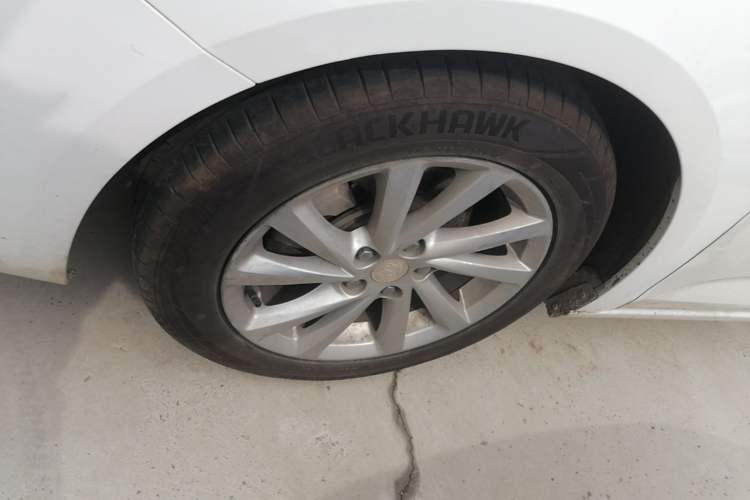 Used Buick Verano 2018 Sedan 15S Automatic Leading Model Left Front Wheel Hub