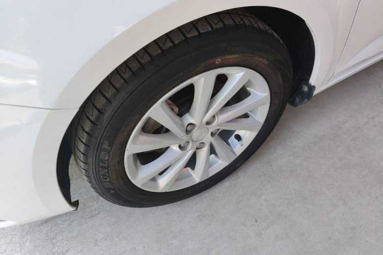 Used Buick Verano 2018 Sedan 15S Automatic Leading Model Left Front Wheel Hub