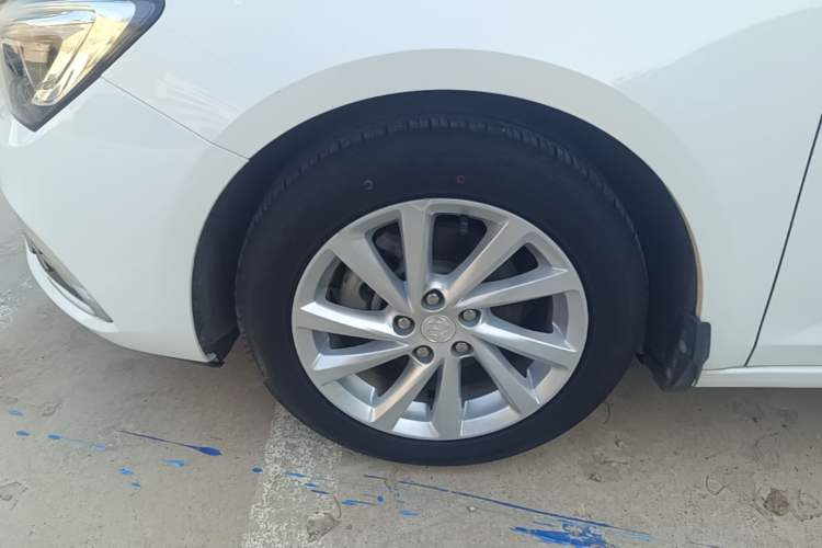 Used Buick Verano 2018 Sedan 15S Automatic Leading Model Left Front Wheel Hub