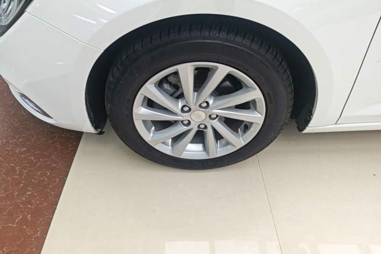Used Buick Verano 2018 Sedan 15S Automatic Entry Model Left Front Wheel Hub