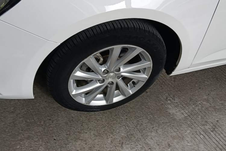 Used Buick Verano 2018 Sedan 15S Automatic Entry Model Left Front Wheel Hub
