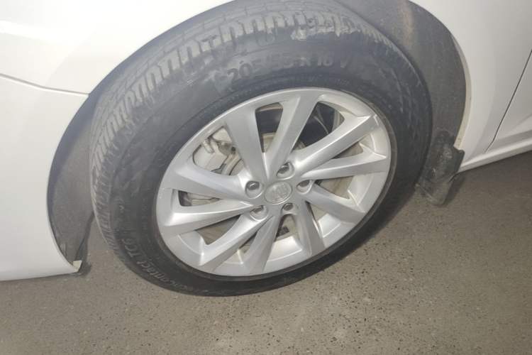 Used Buick Verano 2018 Sedan 15S Automatic Leading Model Left Front Wheel Hub