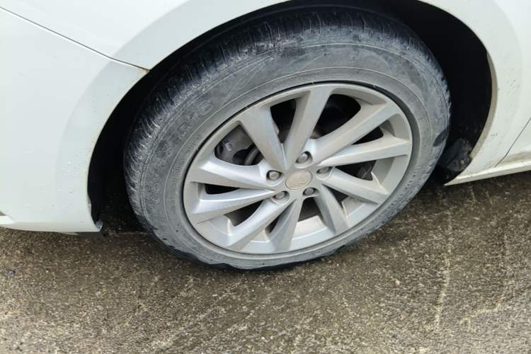 Used Buick Verano 2018 Sedan 15S Automatic Leading Model Left Front Wheel Hub