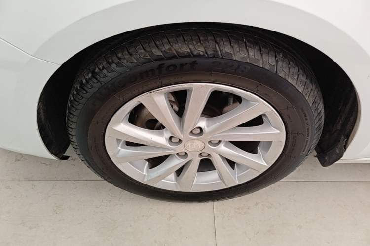 Used Buick Verano 2018 Sedan 15S Automatic Leading Model Left Front Wheel Hub