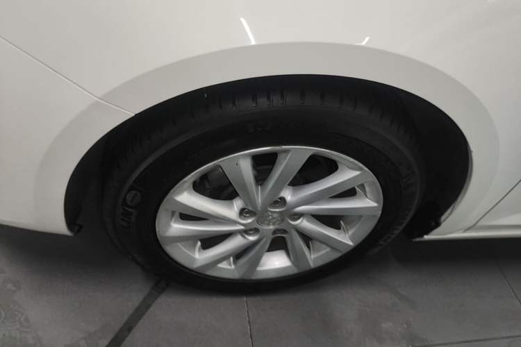 Used Buick Verano 2018 Sedan 15S Automatic Entry Model Left Front Wheel Hub