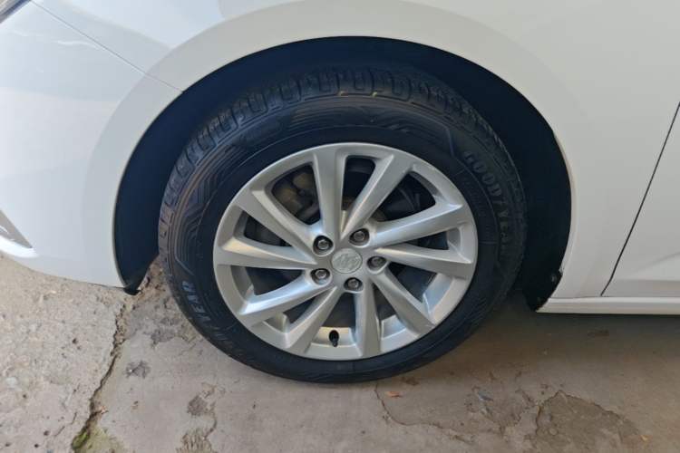 Used Buick Verano 2018 Sedan 15S Automatic Leading Model Left Front Wheel Hub