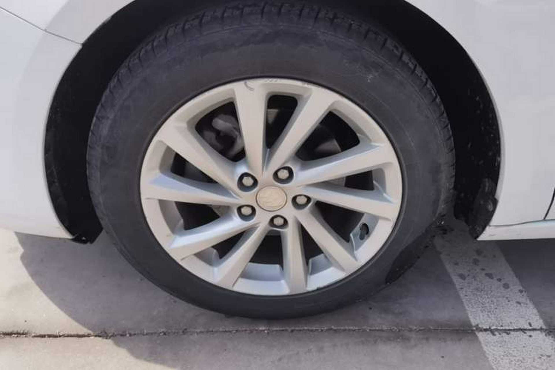 Used Buick Verano 2018 Sedan 15S Automatic Leading Model Left Front Wheel Hub