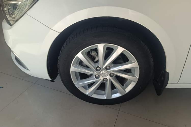 Used Buick Verano 2018 Sedan 15S Automatic Leading Model Left Front Wheel Hub
