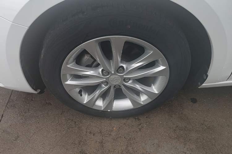 Used Buick Verano 2018 Sedan 20T Dual-Clutch Elite Model Left Front Wheel Hub