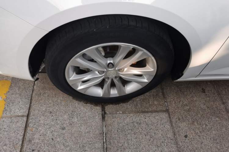 Used Buick Verano 2018 Sedan 20T Dual-Clutch Leading Model Left Front Wheel Hub