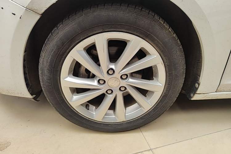 Used Buick Verano 2018 Sedan 15S Automatic Entry Model Left Front Wheel Hub